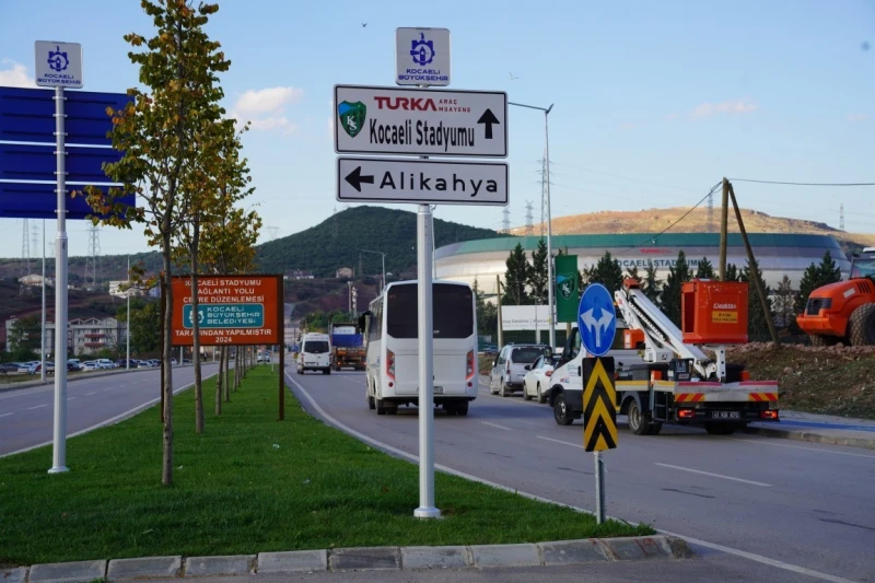 Kocaeli Stadı’nın Yeni İsmi Tabelalara Yansıtıldı