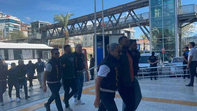 Kan Donduran Cinayet: Sokakta Bıçaklandı, Cesedi Sarp Kayalıklarda Bulundu