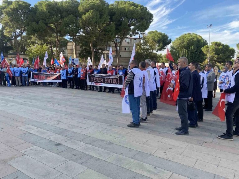 Öğrenci ve yakınları okul müdürüne saldırdı!