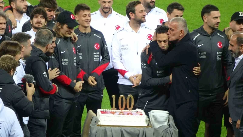 Kocaeli’de Hakan Çalhanoğlu’na 100. Milli Maçta Sürpriz Kutlama