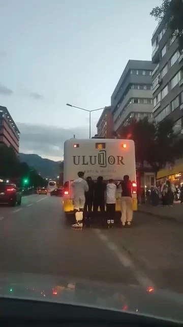 Gençlerin Tehlikeli Yolculuğu Kameralara Yansıdı