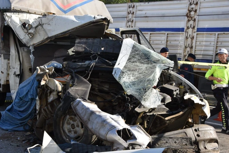 Feci Trafik Kazası: Bir Kişi Yaşamını Yitirdi, İki Kişi Yaralı