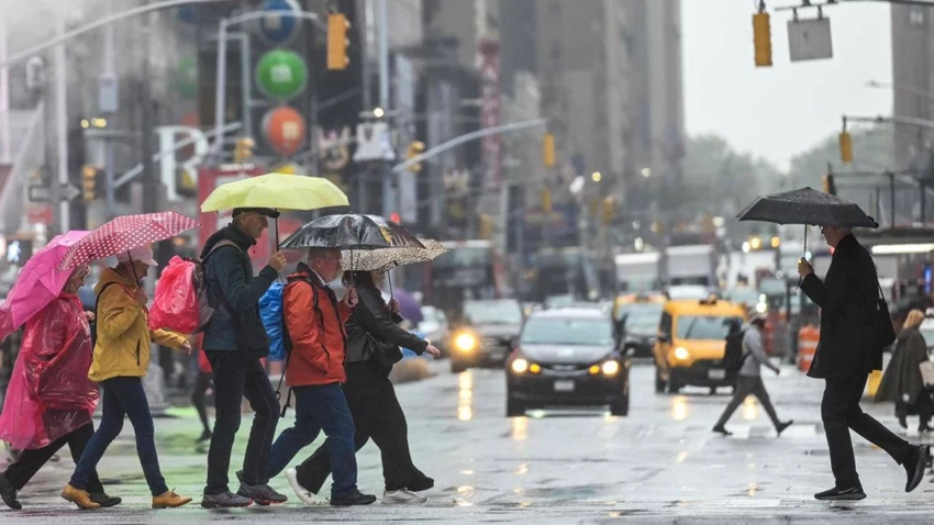 New York’ta Şiddetli Yağış ve Fırtına: İki Kişi Hayatını Kaybetti