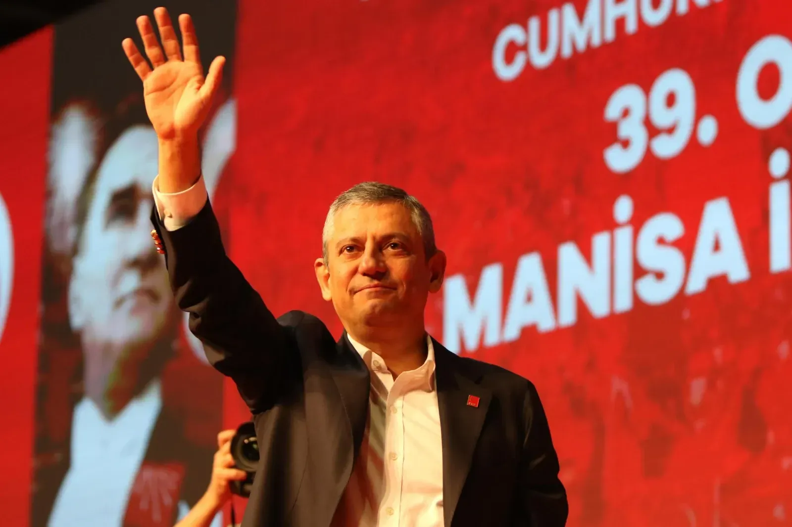 Özgür Özel’den açıklama: “İmamoğlu aday olmazsa, bu salondaki herkes benim adayım”
