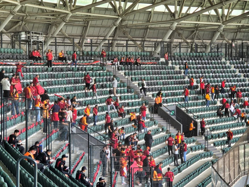 Galatasaraylı Taraftarlar Kocaeli’de Coşkulu!
