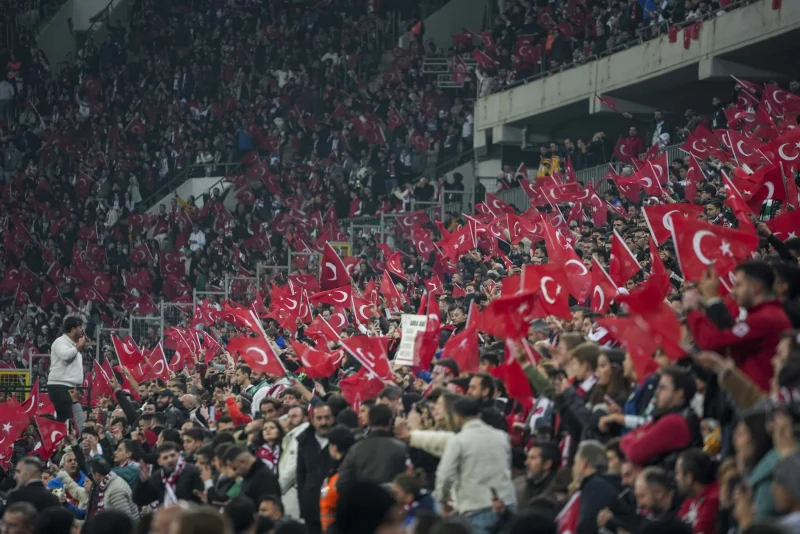 Bursa’da Millî Maçta Sponsor Biletlerine Tepki!