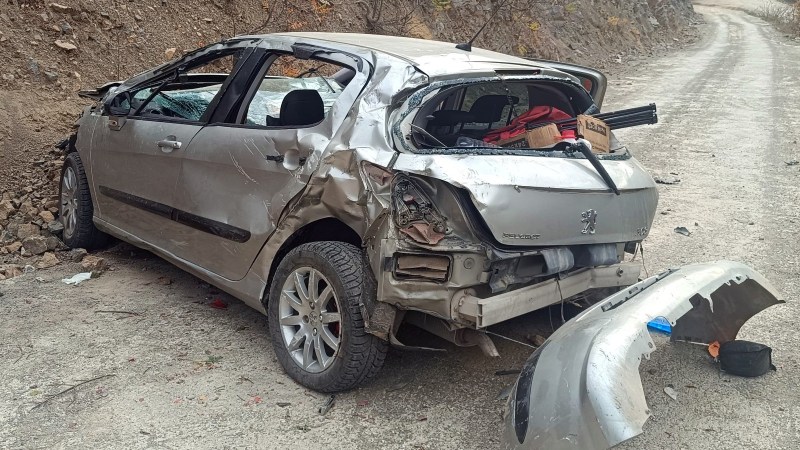 Otomobil uçuruma yuvarlandı, kaza gün ağarınca ortaya çıktı