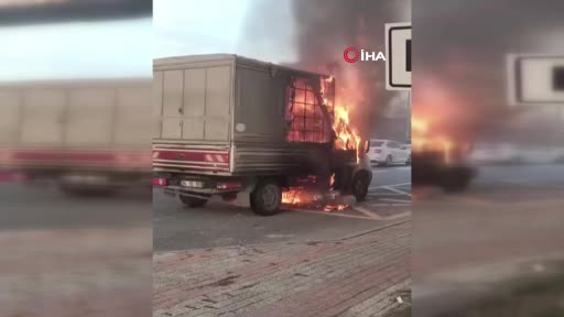 E-5 Karayolu’nda kamyonet alev aldı