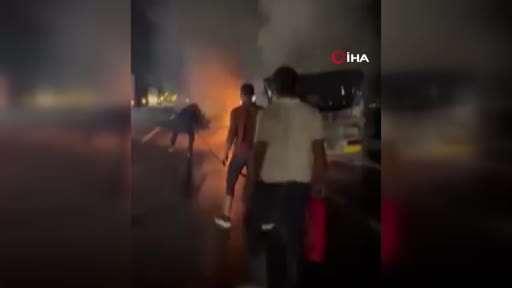 Mısır yüklü tır alev alev yandı