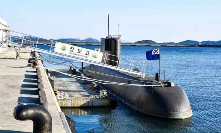 Güney Kore’den Polonya’ya Ücretsiz Denizaltı Hediye