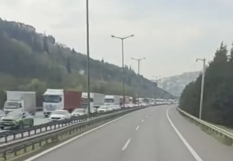 TEM Otoyolu’nda Gültepe’de Trafik Yoğunluğu!