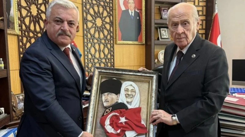 Tuncay Batı’dan Bahçeli’ye anlamlı hediye!