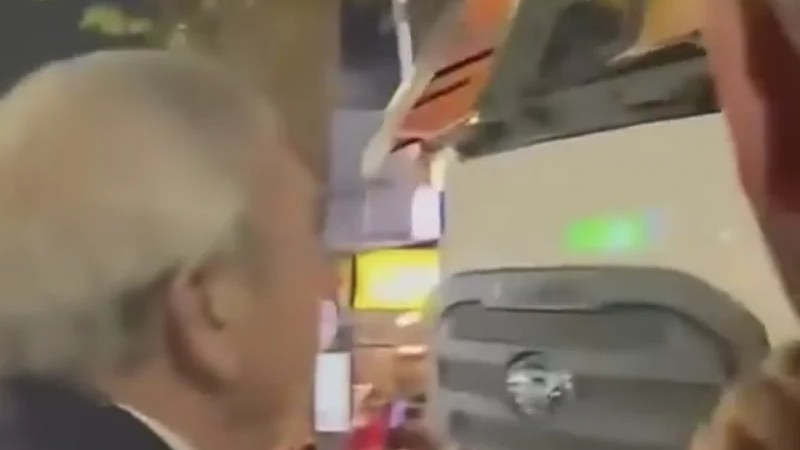 Aziz Yıldırım’dan Ters Yönden Gelen Araca Sert Tepki!