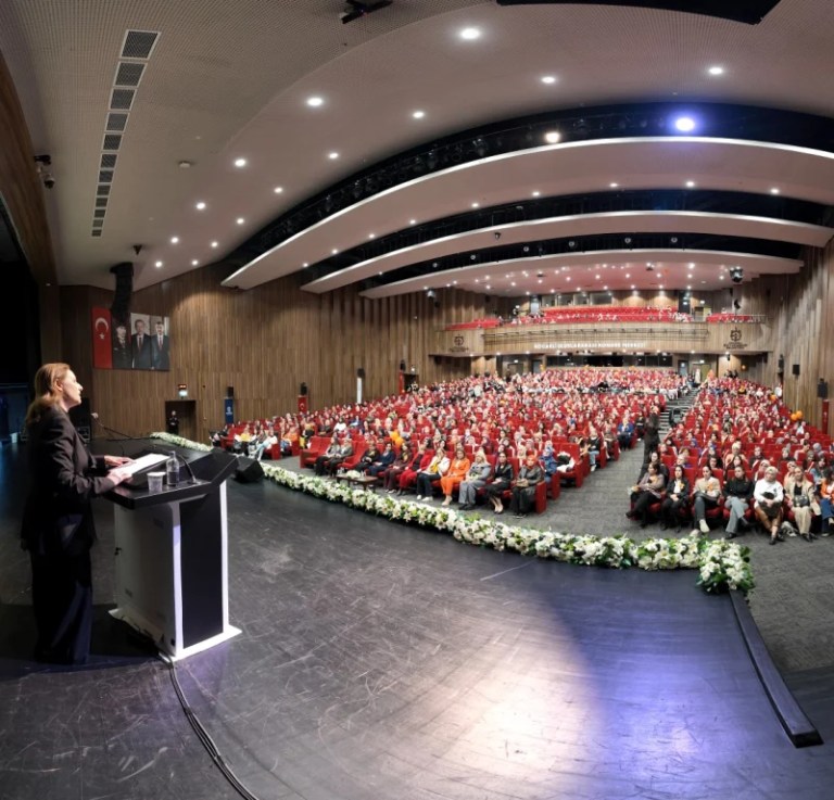 Turuncu Balonlarla Kadına Şiddete ‘Dur’ Mesajı!