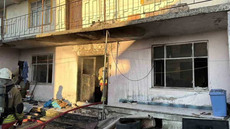 Düzce'de Yangın: Dumandan Etkilenen Beş Kişi Hastaneye Kaldırıldı