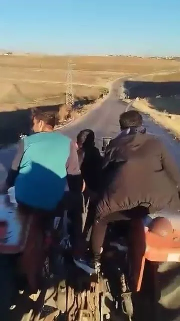 Gençler Yolculuklarını Çekerken Kaza Yaptı