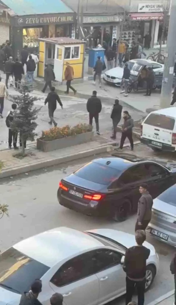 Yüksekova'da Caddede Çıkan Kavga Polis Müdahalesiyle Sonlandı