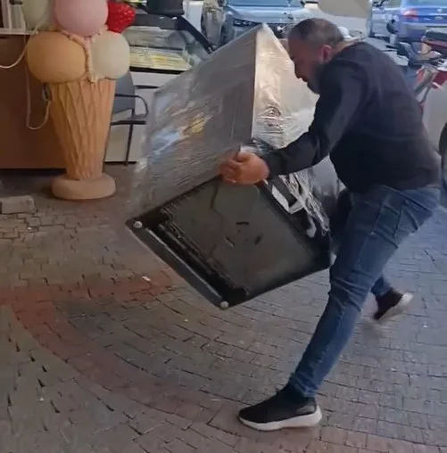 Aydın'da Teşhir Ürünü Krizi: Bulaşık Makinesi Mağaza Önüne Atıldı