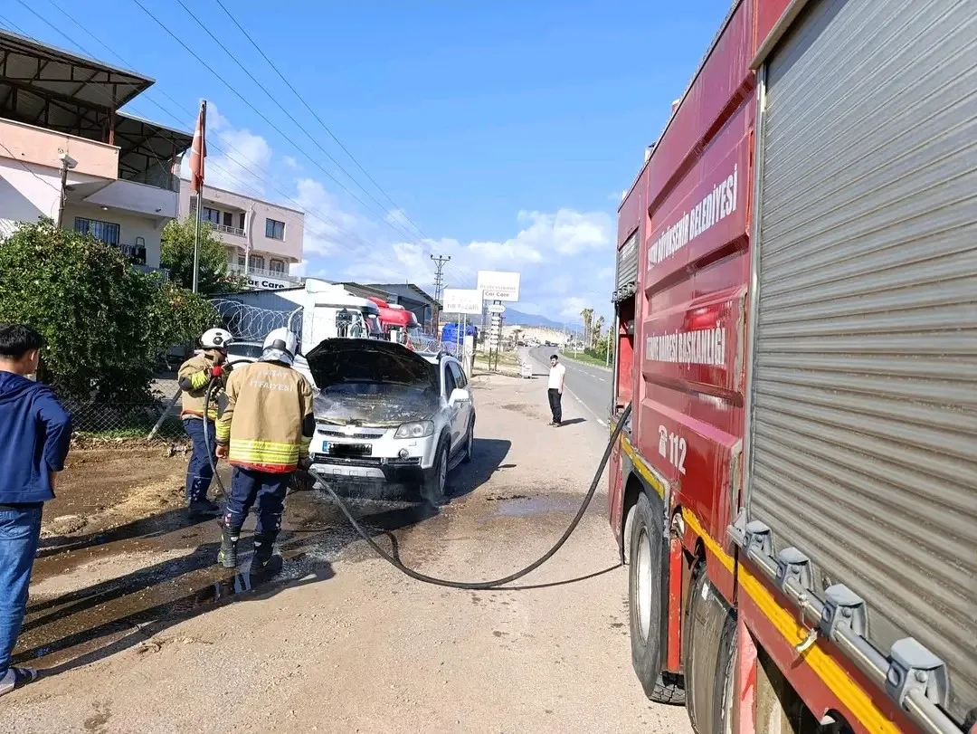 Kırıkhan'da Seyir Halindeki Cipte Yangın Çıktı