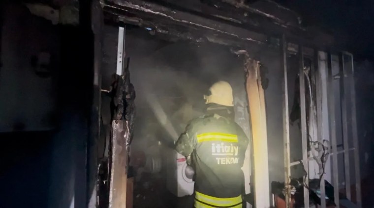 Tekirdağ'da Sobadan Çıkan Yangın Evi Küle Çevirdi