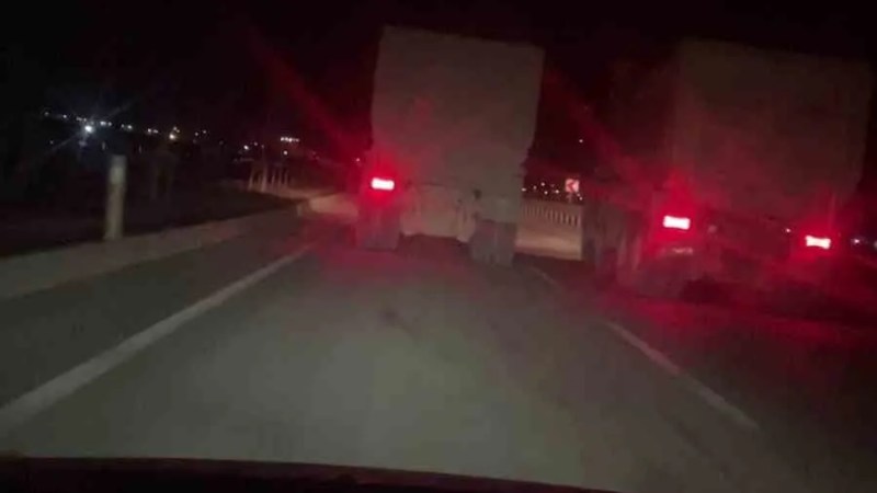 Hatay'da Trafikte Yarışan Kamyonlar Kamerada
