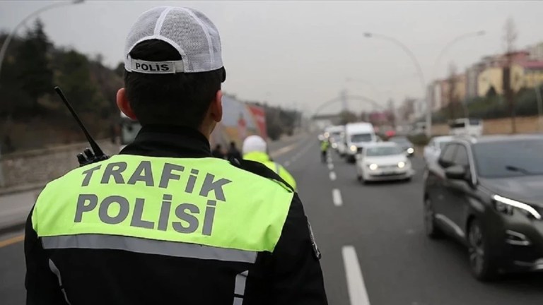 Yol kapatan sürücüye 180 bin lira ceza yolda