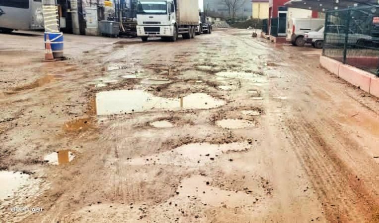 Kartepe’de Çulhane Caddesi Çamur Deryasına Döndü!