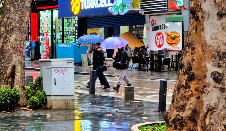 İzmit’te Soğuk ve Yağışlı Hava Etkili Oldu!