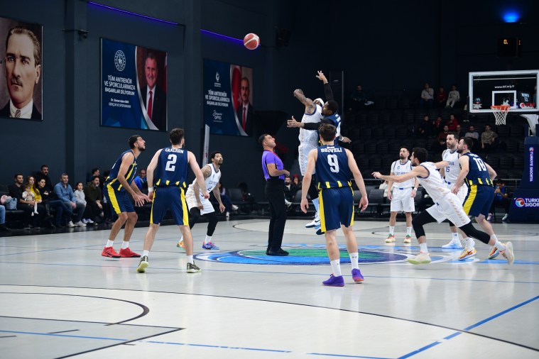 Çayırova Belediyesi, sezonun ilk yarısını galibiyetle kapattı!