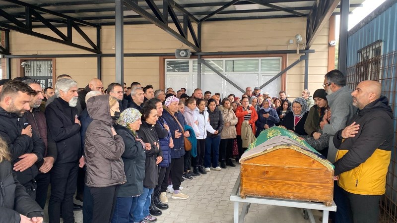Otobüs faciasında hayatını kaybeden iki çocuk annesi son yolculuğuna uğurlandı