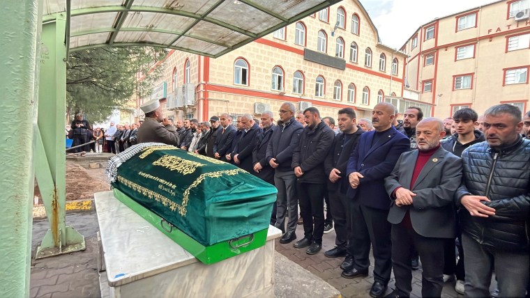 Kazada hayatını kaybeden Miraç İslam, gözyaşlarıyla defnedildi