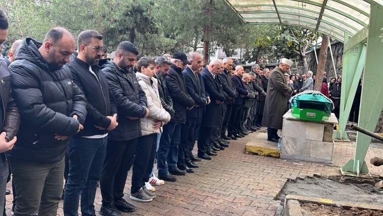Kazada hayatını kaybeden Miraç İslam, gözyaşlarıyla defnedildi