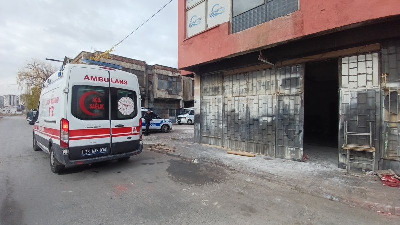 Tinerle sobayı yakmak istedi, kendini yaktı