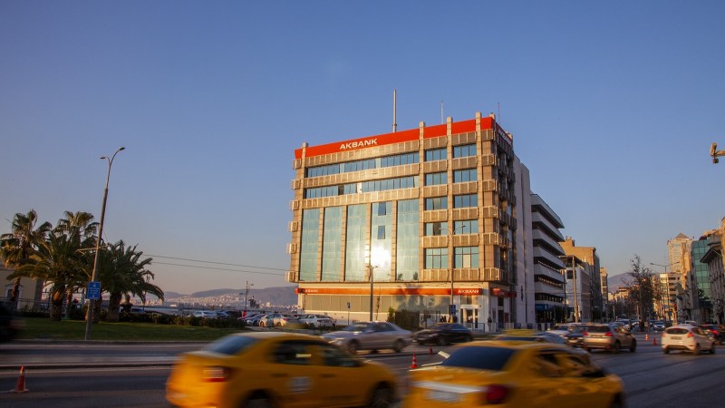 Akbank, 1,5 Milyar TL’lik Alacağını Sattı