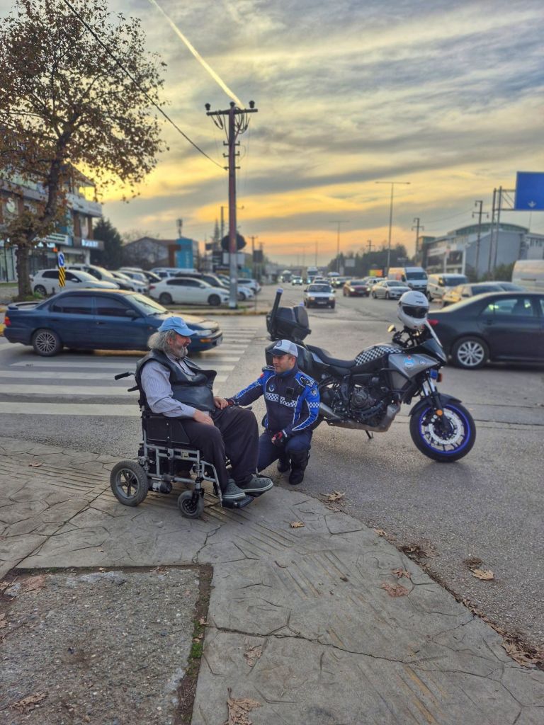 Kocaeli’de Zabıta Ekiplerinden Gönüllere Dokunan Yardım!