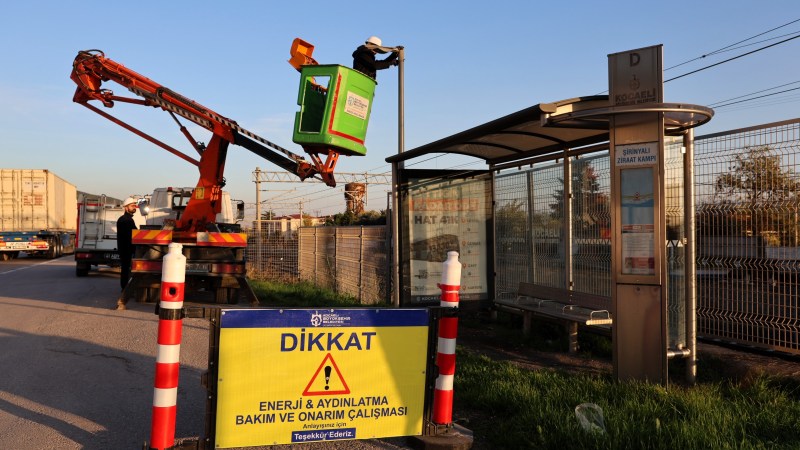 Körfez’de Duraklara Güneş Enerjili Aydınlatma!