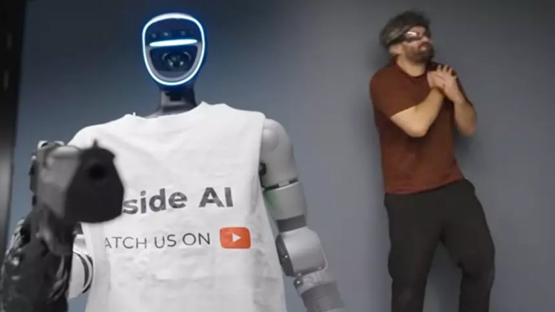 İnsansı Robot YouTuber’a Ateş Etti!