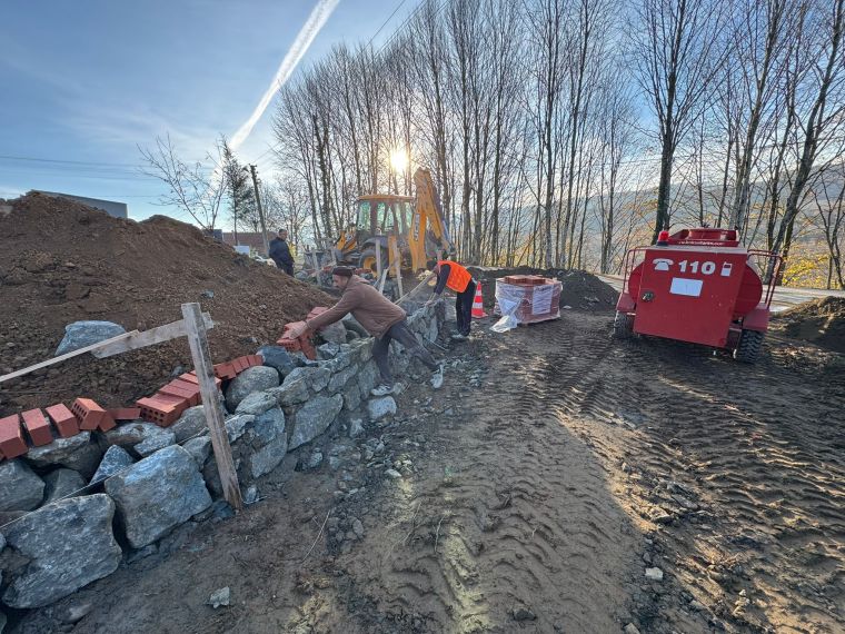 Kocaeli’de Mezarlıklara 6 Bin Metreküp Taş Duvar İnşa Ediliyor!