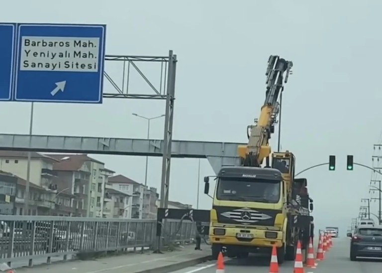 Körfez’deki üst geçit tamamen kaldırıldı!