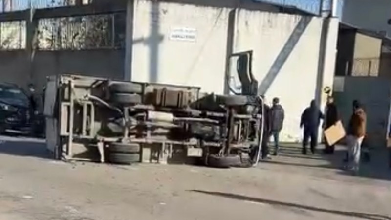 İzmit Sanayi Mahallesi’nde Açık Rögar Tehlikesi!