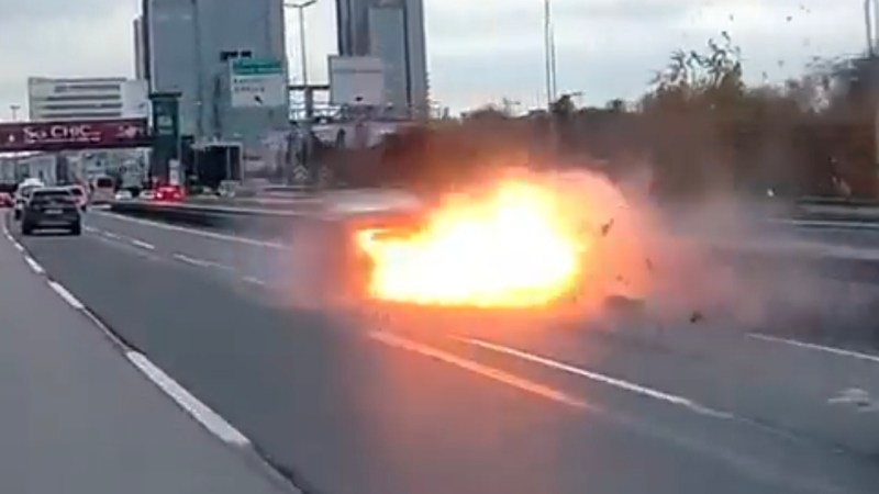 Şişli’de Makas Atan Sürücü Bariyerlere Çarptı!