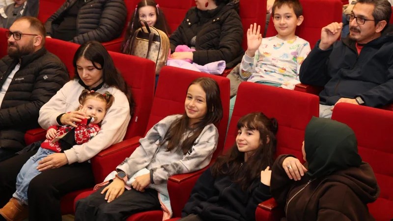 Gebze’de Renkli Çoraplı Kuzgun Miniklerle Buluştu!