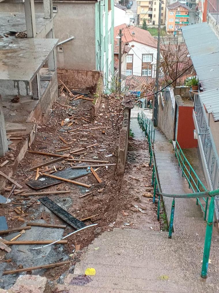 Bekirdere’deki bu inşaattan şikayet var? Yola mı taşıyor?