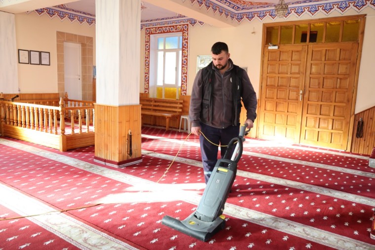 Kartepe’de Camiler Üç Aylar İçin Özenle Temizlendi!