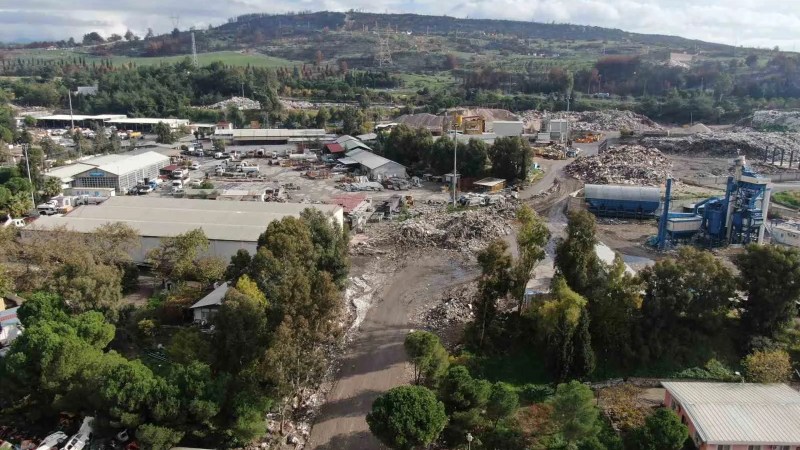 Buca'da Çöp Eylemi Devam Ediyor: Mahalleli Sağlık Riskine Dikkat Çekiyor