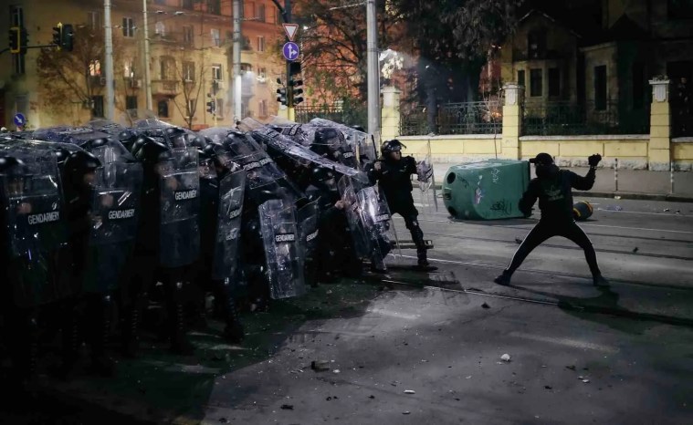 Bulgaristan'da Hükümet Karşıtı Protestolar: Çatışmalar ve Gözaltılar