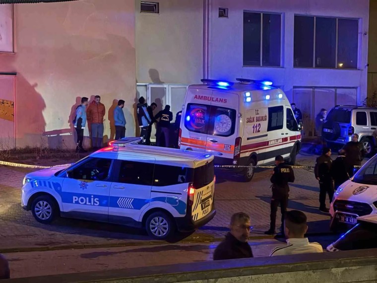 Kayseri'de 11. Kattan Düşen Kız Hayatını Kaybetti