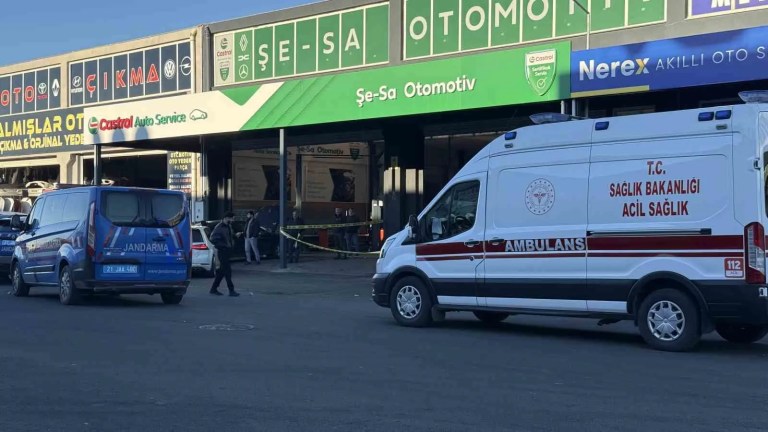 Diyarbakır'da Sanayi Sitesinde Alacak Verecek Kavgası: Dört Yaralı