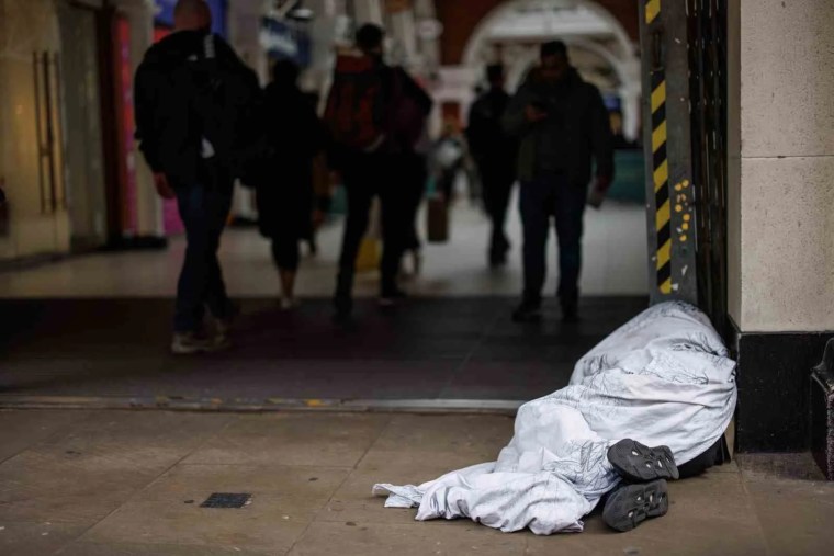 İngiltere'de Evsizlik Krizi Büyüyor: 380 Binden Fazla Kişi Barınma Sorunu Yaşıyor