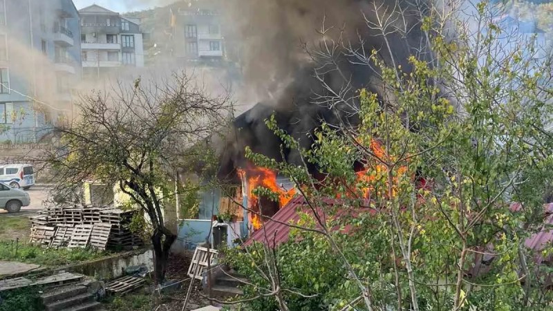 Çakmağı Doldururken Hem Kendini Hem Evi Yaktı